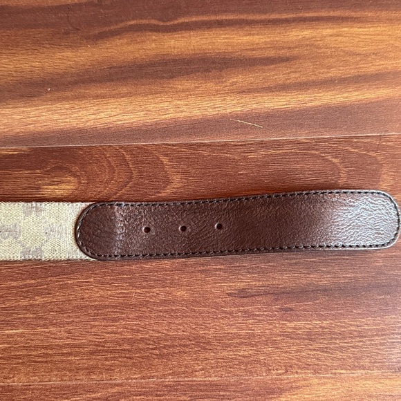 Gucci Brown Belt Made in Italy with Gold Heart Buckle Size 42 - Picture 7 of 12
